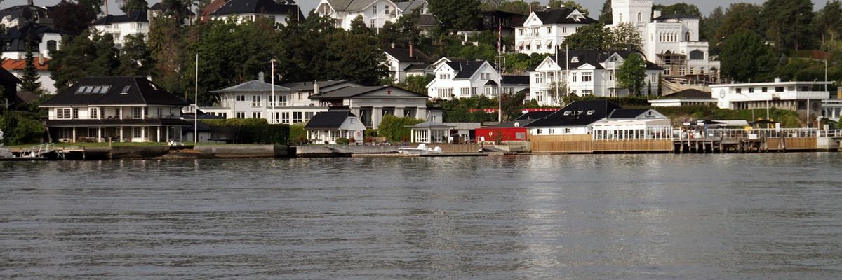 Takstingeniør utfører tilstandsrapport i bolig